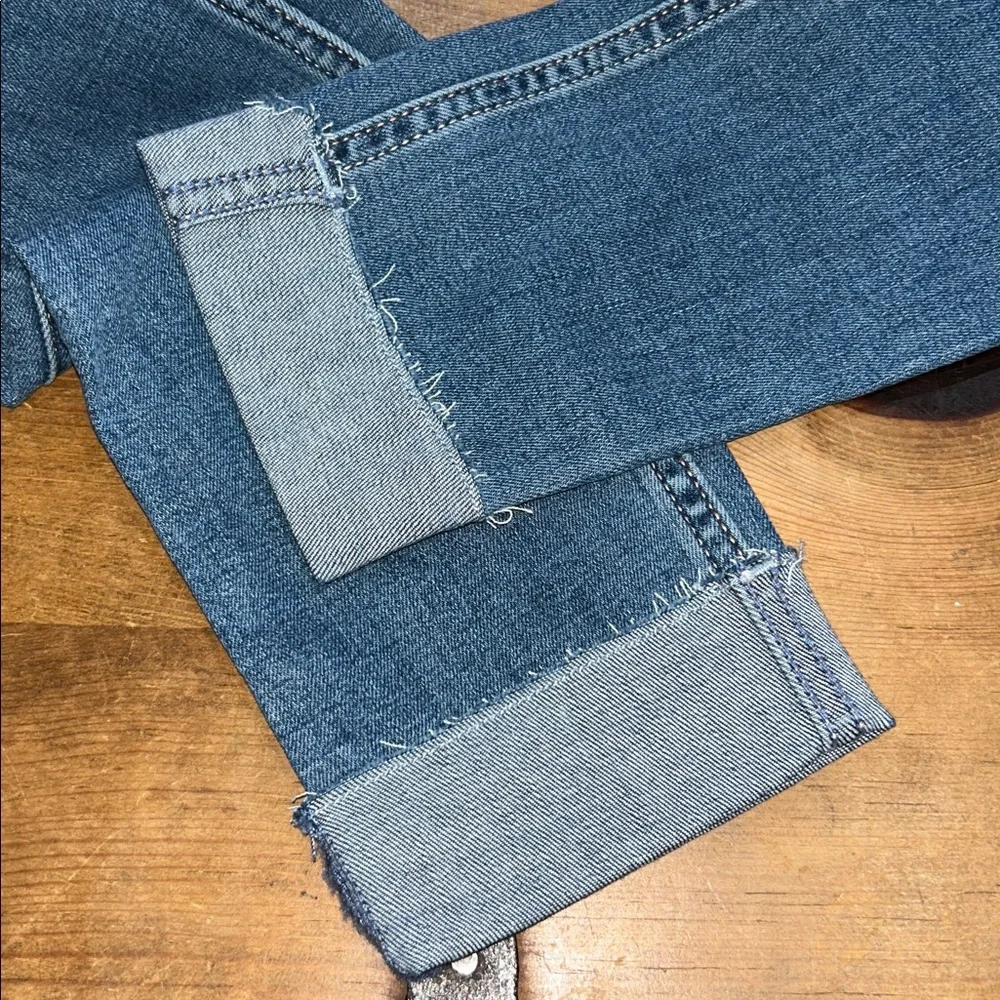 Hollister Curvy High-Rise Super Skinny Distressed Jeans -Blue Wash Size 000R W23 - Picture 4 of 12